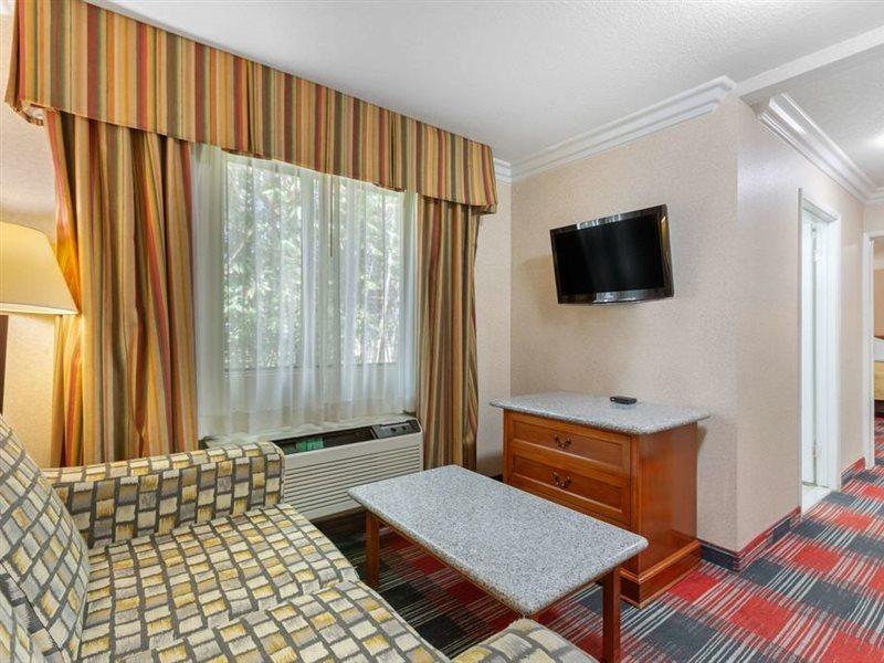 Quality Inn & Suites Oceanside Near Camp Pendleton Ngoại thất bức ảnh