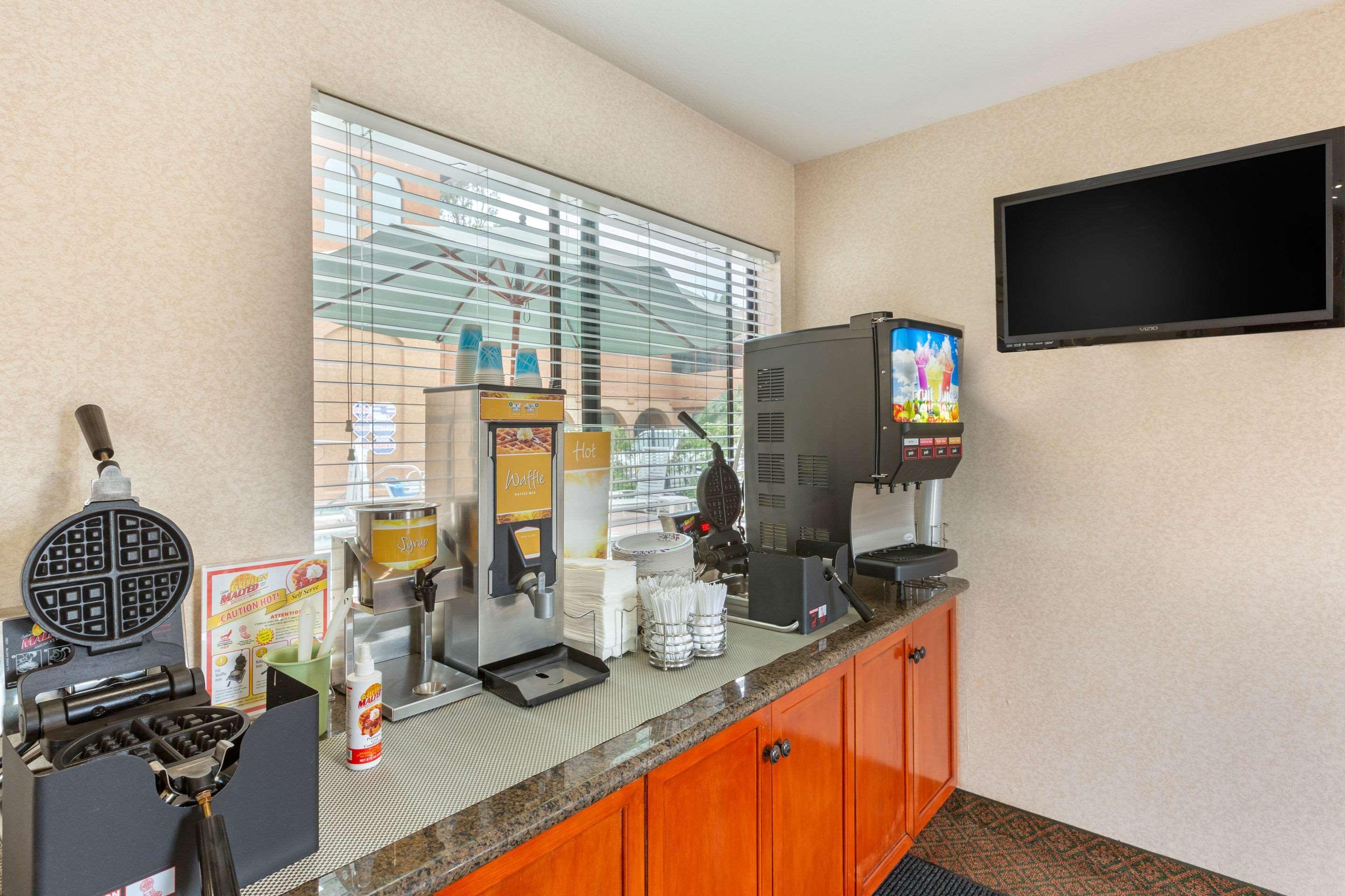Quality Inn & Suites Oceanside Near Camp Pendleton Ngoại thất bức ảnh