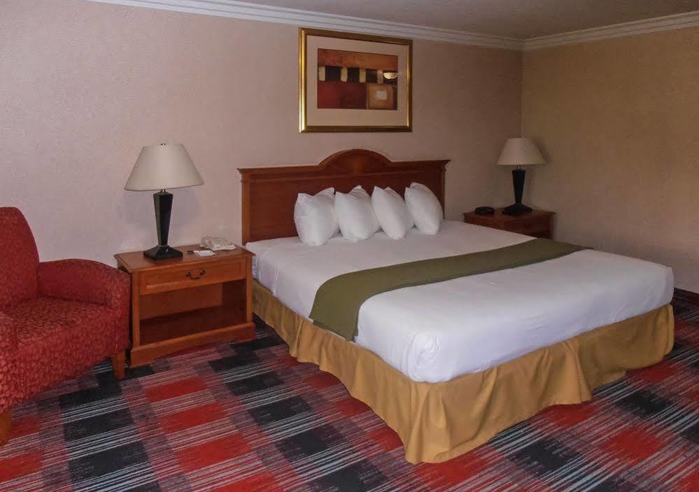 Quality Inn & Suites Oceanside Near Camp Pendleton Ngoại thất bức ảnh